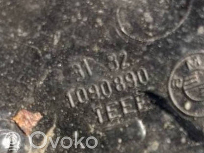 Priekšpusē amortizators ar atsperi