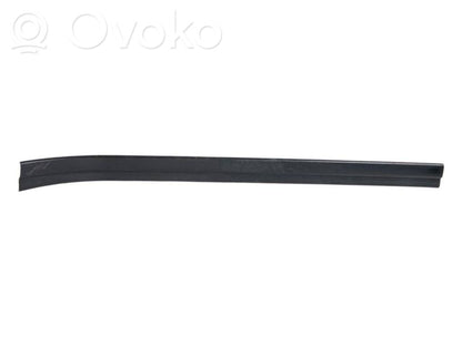 Priekšējā sliekšņa dekoratīvā apdare (iekšējā)