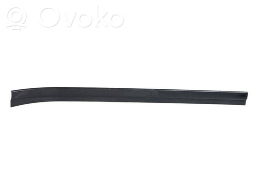 Priekšējā sliekšņa dekoratīvā apdare (iekšējā)