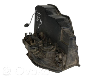 Priekšpusē slēdzene