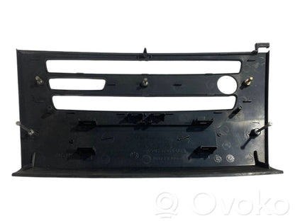 Radiouztvērēja / navigācija dekoratīvā apdare