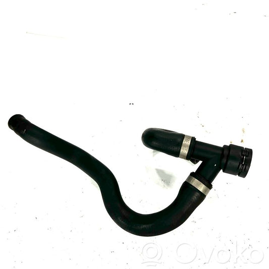 Caurulīte (-es) / šļūtene (-es)