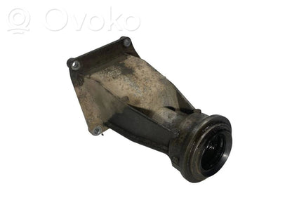 Кронштейн подшипника полуосевой муфты