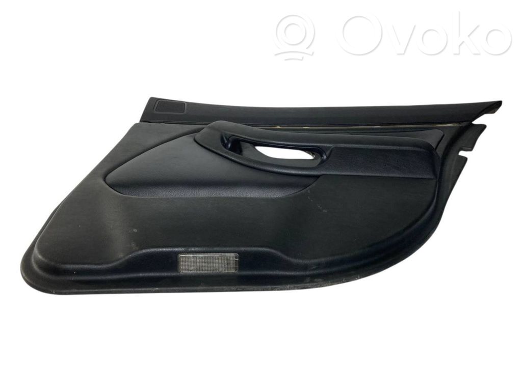 Занавеска на окне сзади