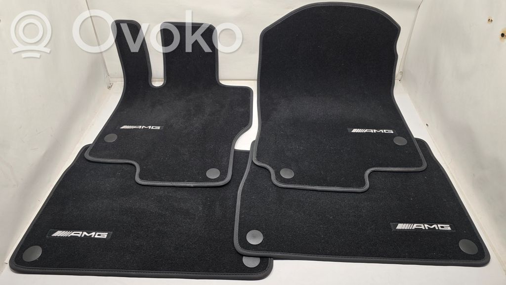 Automašīnu paklāju komplekts