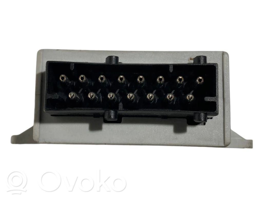 Piekabes āķa vadības bloks