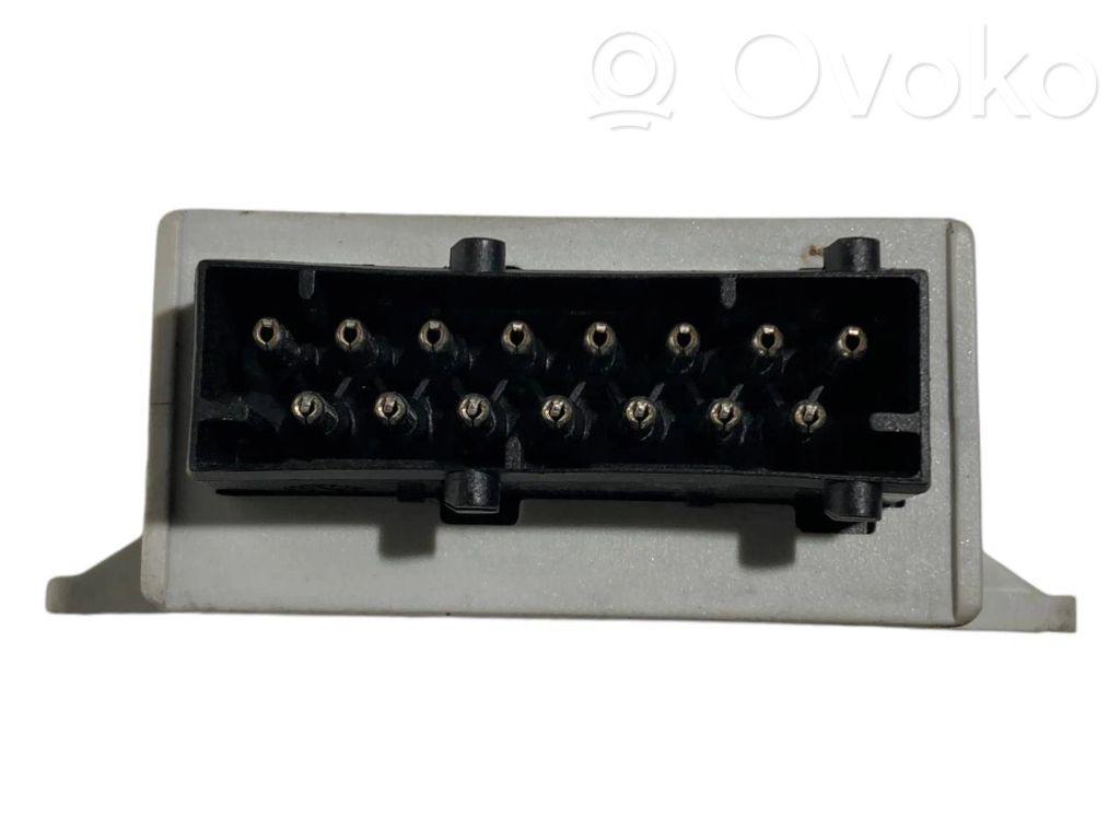 Piekabes āķa vadības bloks