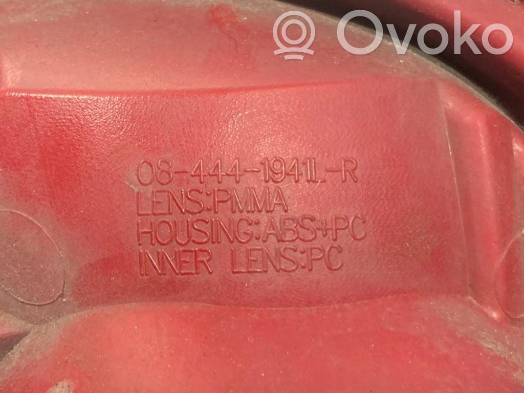 Aizmugurējais lukturis virsbūvē