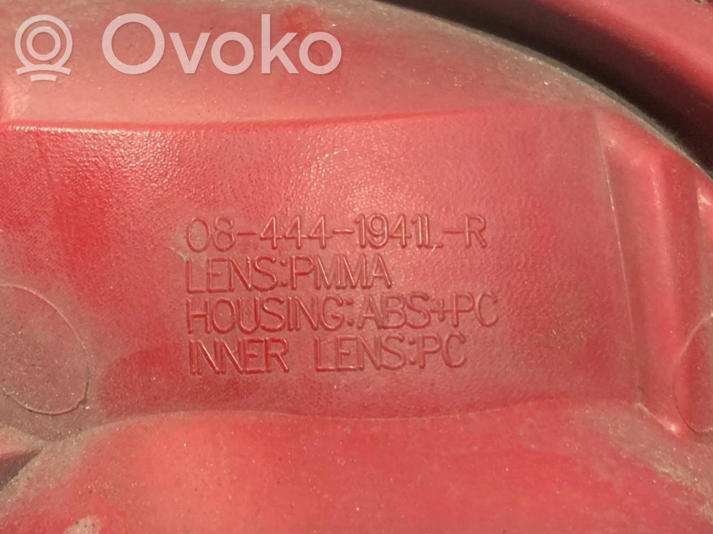 Aizmugurējais lukturis virsbūvē