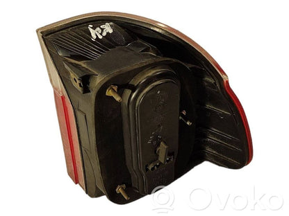 Aizmugurējais lukturis virsbūvē