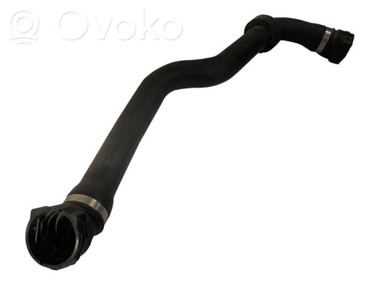 Caurulīte (-es) / šļūtene (-es)