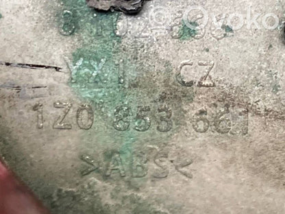 Dzinēja pārsegs (vāks)