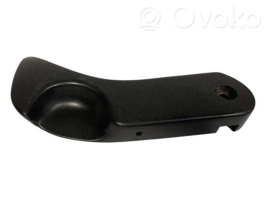 Dzinēja pārsega attaisīšanas rokturītis