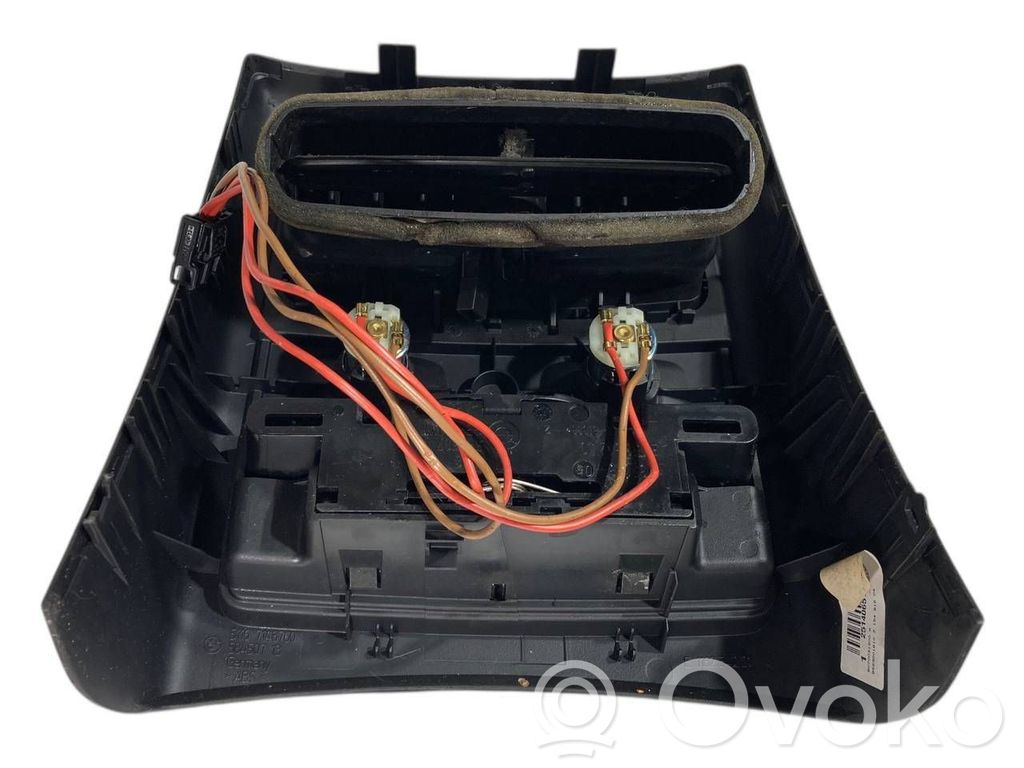 Aizmugurējā gaisa - ventilācijas reste