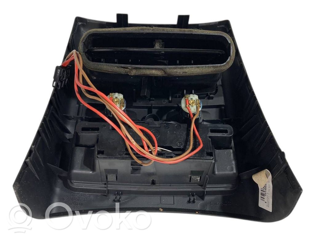 Aizmugurējā gaisa - ventilācijas reste