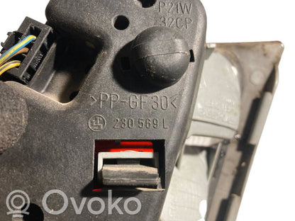 Aizmugurējais lukturis pārsegā