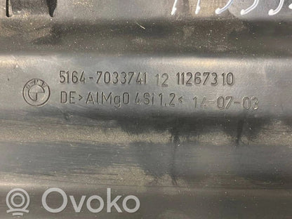 Radiatoru paneļa augšējā daļa (televizors)