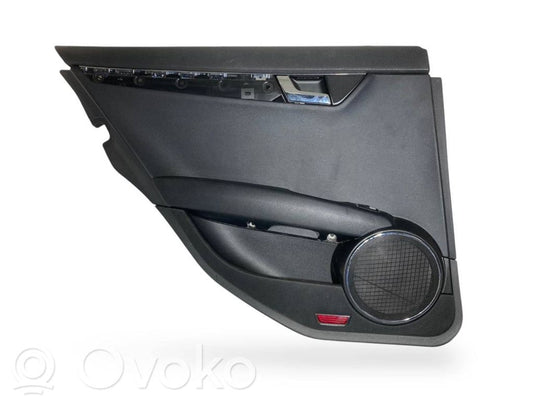 Apšuvums aizmugurējām durvīm