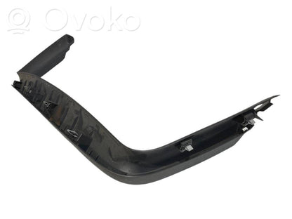 Augšējā dekoratīvā apdare (pie loga)