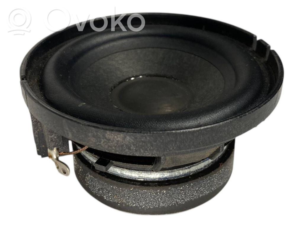 Skaļrunis priekšējā panelī