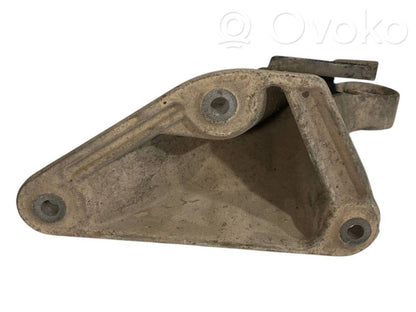 Dzinēja nostiprināšanas stiprinājums-kronšteins