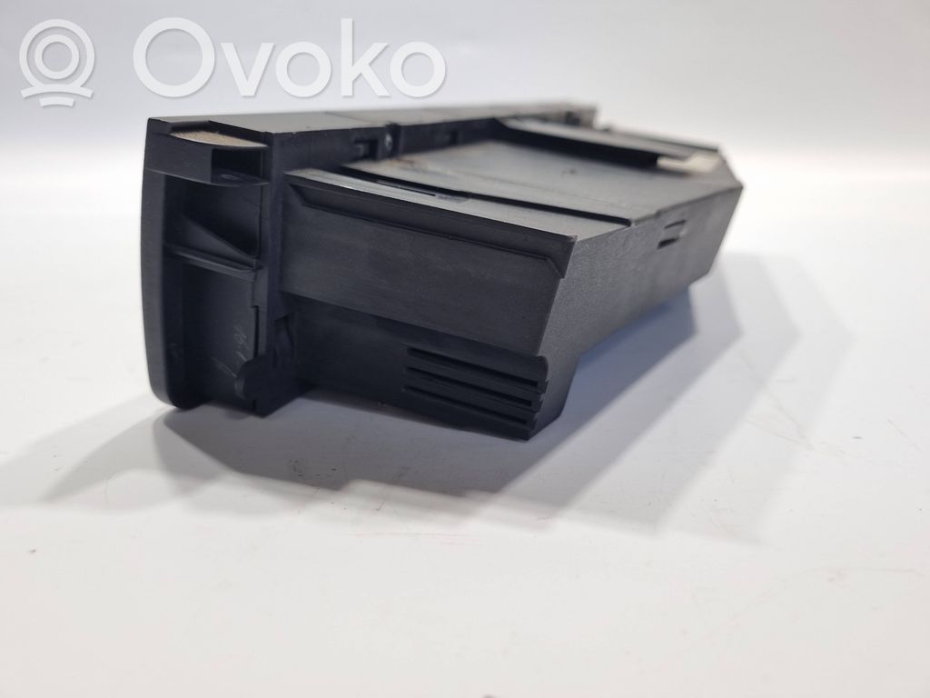 Gaisa kondicioniera / klimata kontroles / salona apsildes vadības bloks (salonā)