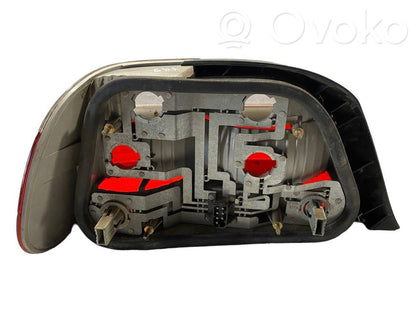 Aizmugurējais lukturis virsbūvē