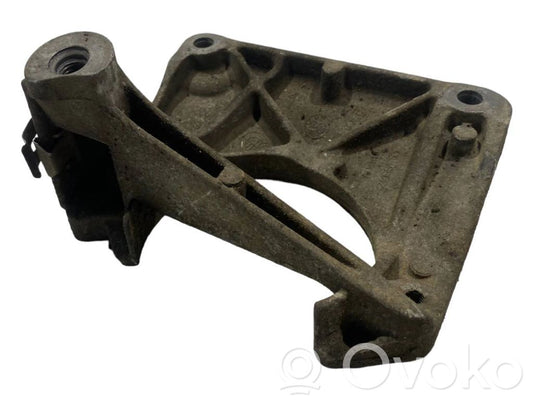 Engine mounting bracket