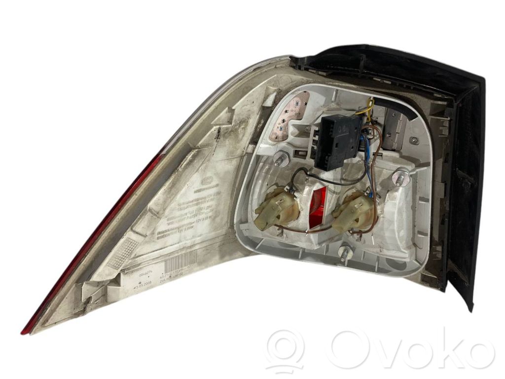 Aizmugurējais lukturis virsbūvē