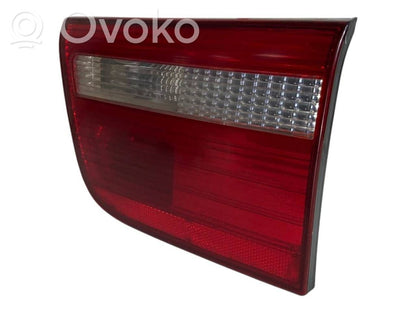 Aizmugurējais lukturis pārsegā