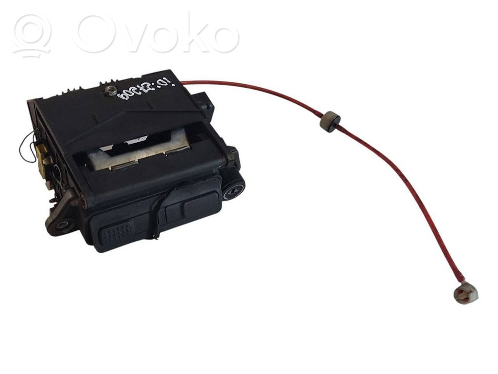 Aizvēršanas rokturis (aizmugurējā pārsega)