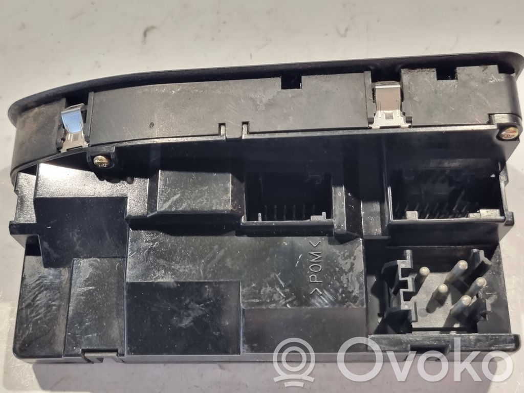 Window lift control switch(es)