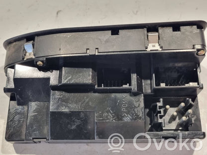 Window lift control switch(es)