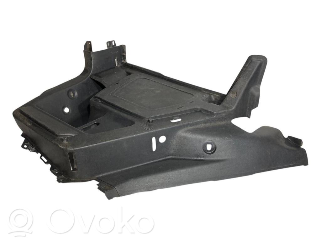 Bagāžnieka sānu apakšējās apdares panelis