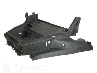 Bagāžnieka sānu apakšējās apdares panelis