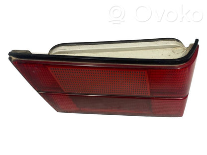 Aizmugurējais lukturis pārsegā