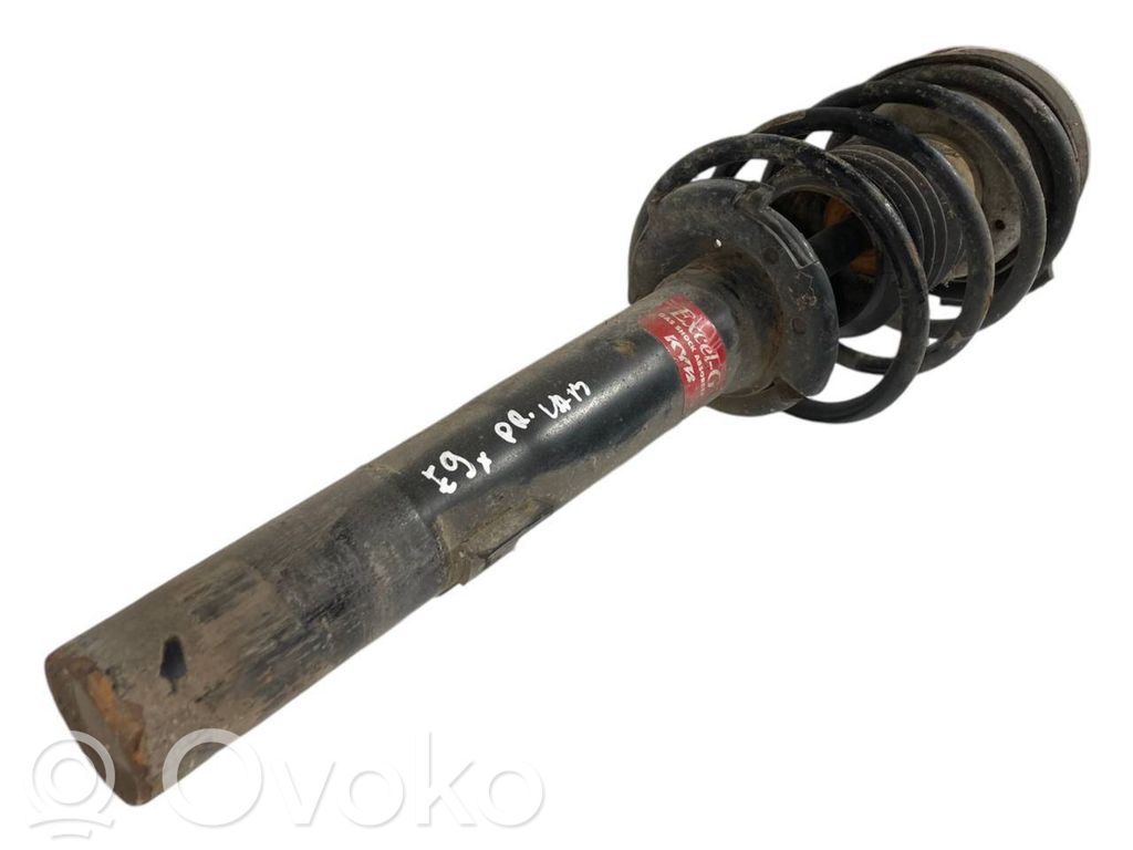 Priekšpusē amortizators ar atsperi