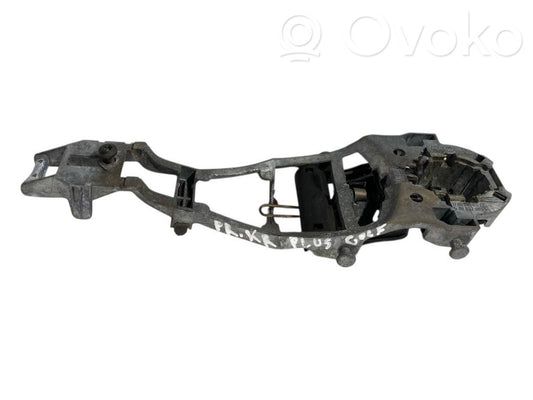 Priekšpusē turētājs / kronšteins ārējam atvēršanas rokturim