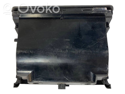 Pelnutrauks (aizmugurē)