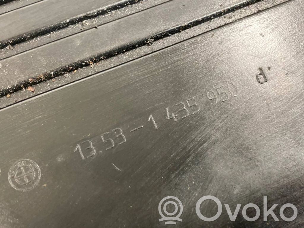 Engine cover (decorative trim)