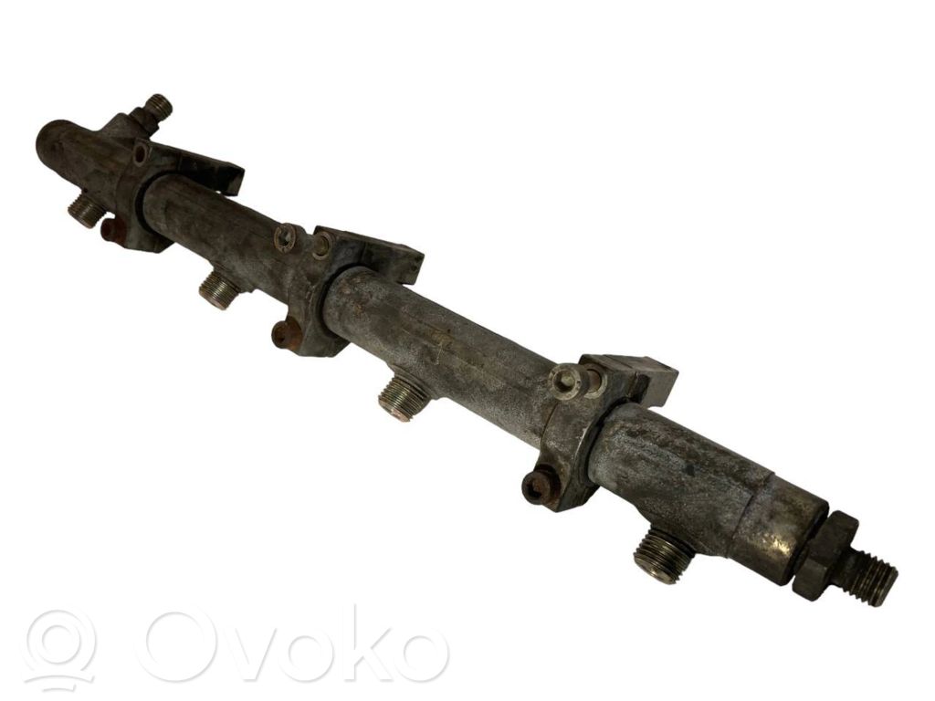 Fuel main pipe