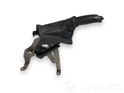 Rokas bremzes mehānisms (salonā)