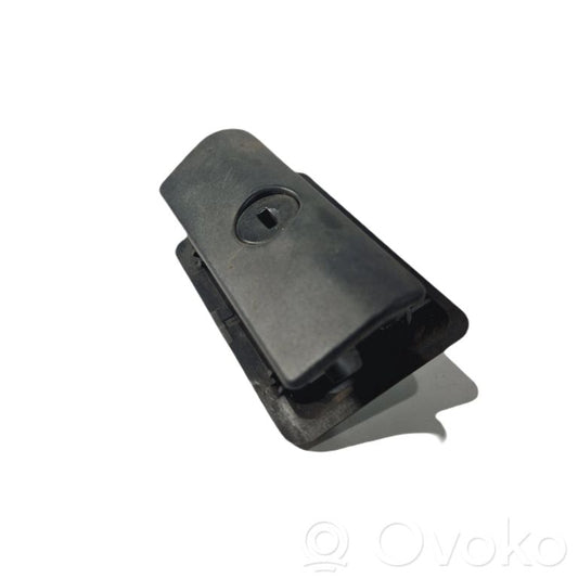 Mantu nodalījuma slēdzene