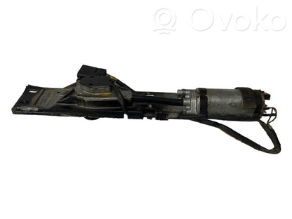 Aizmugurējā pārsega slēdzene