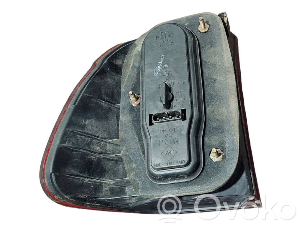 Aizmugurējais lukturis virsbūvē