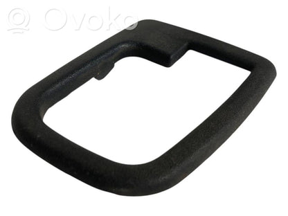 Aizmugurē durvju roktura vāciņš