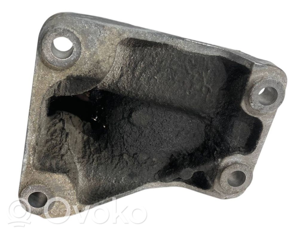 Engine mounting bracket