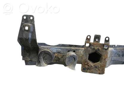 Priekšpusē bampera sija / balka