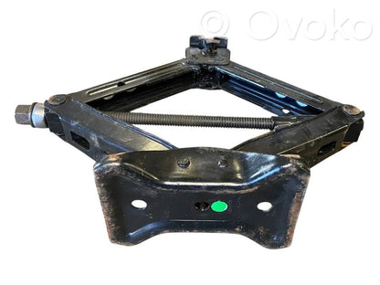 R16 rezerves ritenis