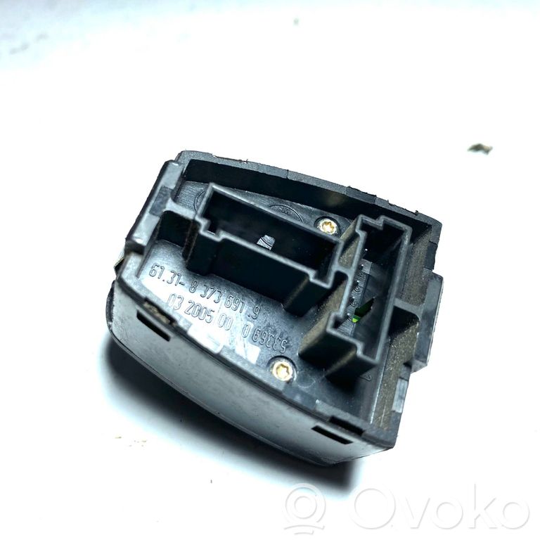 Sānu spoguļu slēdzis